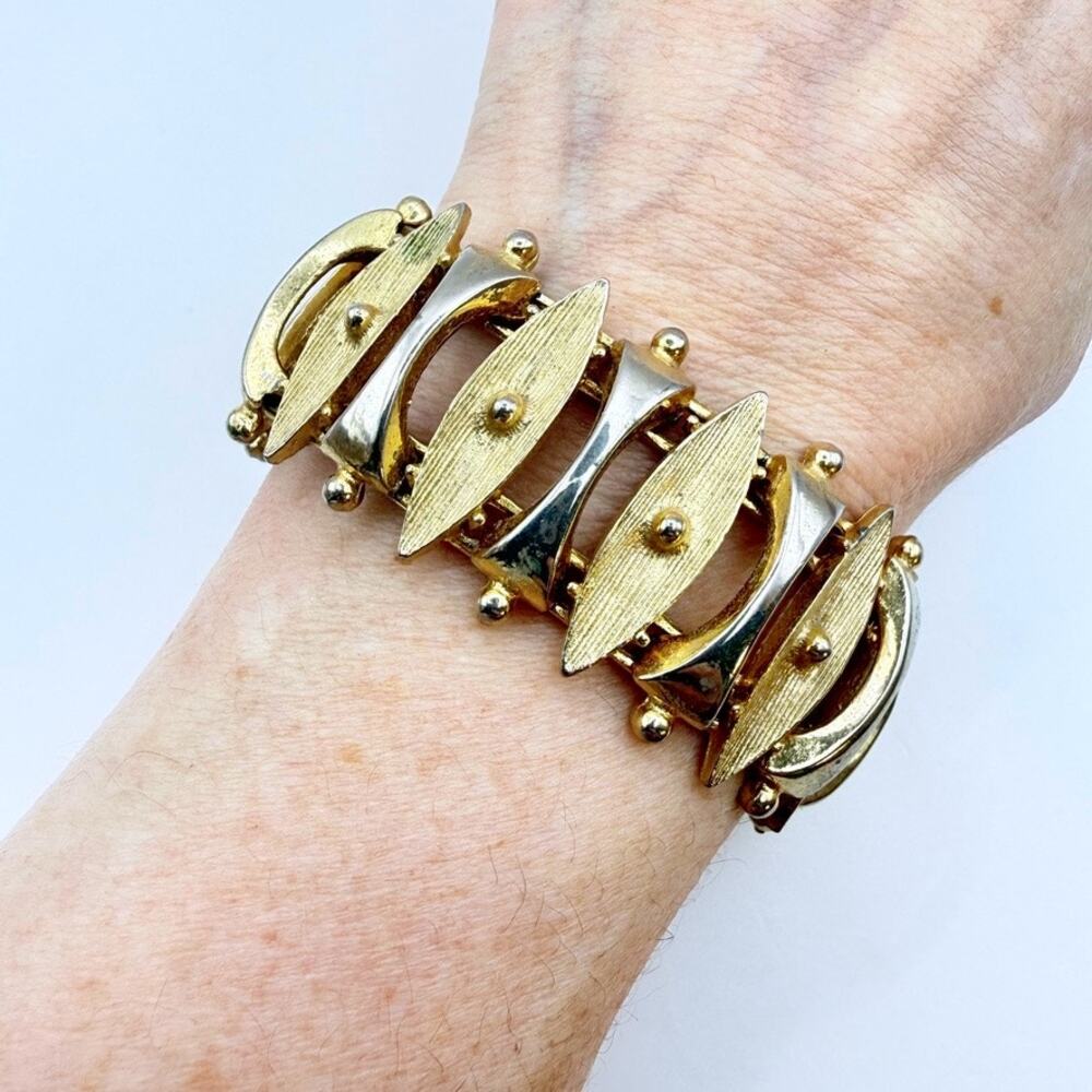 Vintage Sarah Coventry Egyptian Temptress Bracelet Gold Tone MCM Signed 6.25"